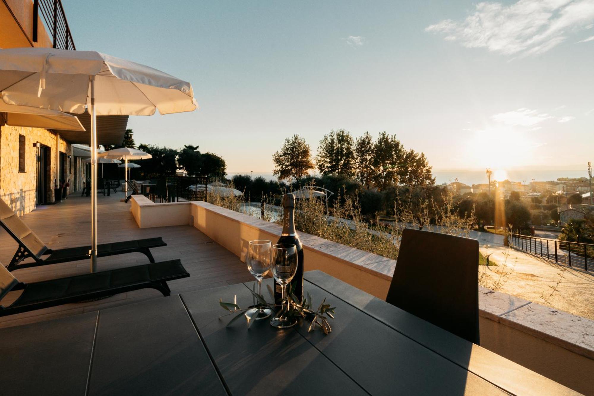 Apartments Monsurei, Lake View บาร์โดลิโน ภายนอก รูปภาพ